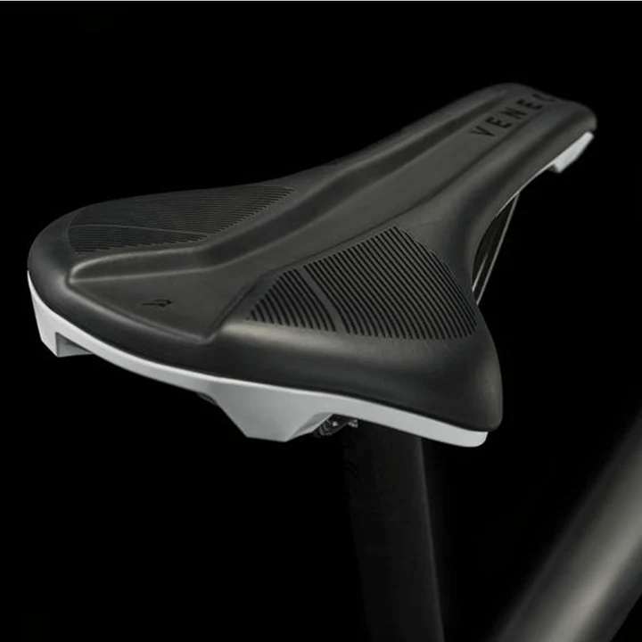 Cube Reaction C:62 ONE carbon´n´white